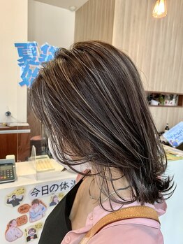 ナップヘアースコヤ(NAP hair Scoya)の写真/【赤池駅徒歩1分】脱白髪染めで後ろ姿も美しく。立体感あるデザインカラーで自信に満ちた毎日を。