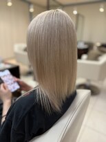 ラウル(Laulu)&nbsp;ミディアムヘア/暗めカラー/グランマッシュ/佐倉