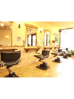 4席のみの小さなプライベートサロン＊平日は完全マンツーマンでご対応◎リラックスしてお過ごしください♪