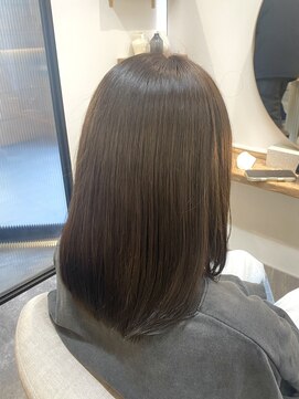 明るめベージュ