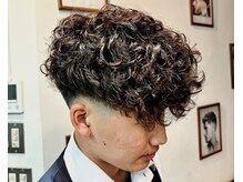 ビジョン VISIONの雰囲気（清潔感と色気を両立するスペインカール×フェード「あびこ」）