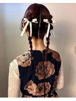 ペロ(pelo)&nbsp;[アレンジ]リボン×編み込みのクラシカルアレンジ