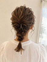モック(moc) 女性らしいフェミニンへアレンジスタイル