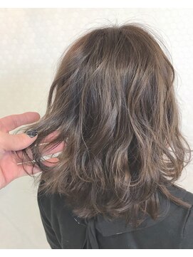 ヘアーアンドメイク ドレス(DRESS) トーンダウン　透明感カラー