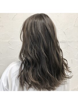 プライズ 表参道原宿店(prize) シルバーグレージュイルミナカラーこなれハイライトカラー