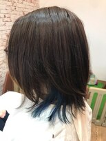 レストタイムマムヘアー(Rest Time Mom hair)&nbsp;ウルフカット　インナーカラーブルー