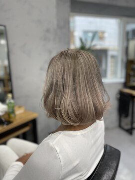 ミコ(MICO hair) ホワイトピンクカラー