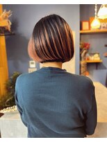 リノショアーズ 日本大通り店(RINOSHORES)&nbsp;大人美人流行りのスラッシュカラーペールピンク切りっぱなしボブ