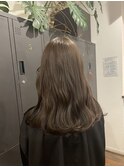 オリーブベージュ