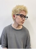 金髪ベリーショートハイトーンカラースパイキーショート