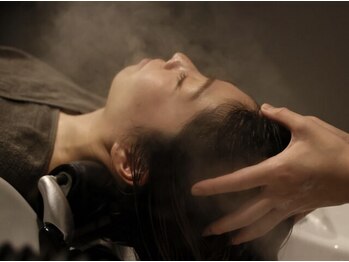 アグリーワンコスメティックスルーム(AGREE One Cosmetics Room)の写真/ヘッドスパは首、肩コリ、自律神経の乱れ等のお悩みにオススメ！コリをしっかりとほぐして改善◎