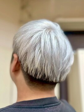 エターナルバイマティーナ(Eternal by MATINA) 【ホワイトシルバー/刈り上げマッシュ】池袋美容室