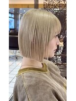 シエル ドゥ サワ(ciel de SAWA) ブリーチ × ハイトーンベージュ切りっぱなしボブ