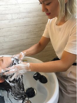 自分へのご褒美にヘッドスパで髪も心もリフレッシュ♪新しい季節のヘアメンテナンスにオススメ◎