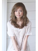 キキ(kiki)&nbsp;ゆるふわセミロング×マットベージュ