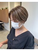大人ショートボブセンターパートミニボブハイライト耳かけ恵比寿