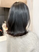 キャアリー(Caary)&nbsp;福山Caary人気　切りっぱなし外ハネグレージュカラー斜めバング