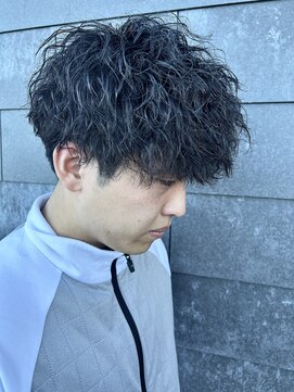 ヒュイル バイ ニアウ(Hwyl by Niau) メンズマッシュパーマツイストスパイラルパーマニュアンスパーマ