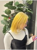 圧倒的な存在感「イエロー×ホワイト」