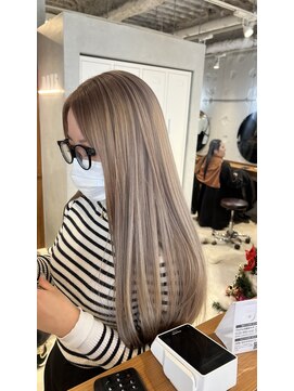 エイトデイズ 三宮駅前店(EIGHT days) ホワイトベージュ