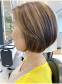 白髪ぼかしハイライトの大人ショートボブ