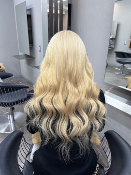 エミーバイモアムー(Emmie byMoremuu) 【メイ】ハイブロンド