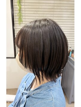 外ハネくびれショート