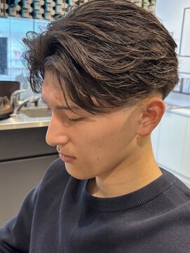 レボ 片町店(Revo) 圧倒的清潔感！海外風センターパート！