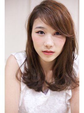 ゼン(ZEEN) 「ZEEN」黒髪から大人っぽさを出す色のコントラスト ロング