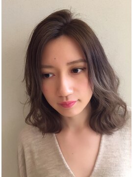 ロンド 銀座(Lond) 【Lond 本田奈穂美】グレーベージュ柔らかミディ