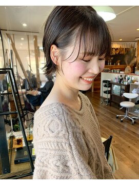 ニコラ(NICOLA) 外ハネショート×シースルーフェイスライン