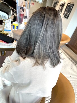 リバレッジ 広尾(Leverage) 透明感シルバーグレージュ【広尾、恵比寿】担当:尾上