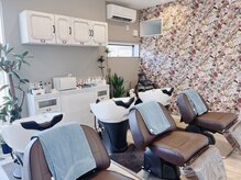 ゆったりとしたシャンプースペースでおくつろぎ下さい