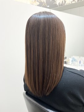 イレス 札幌駅前(IRESU) ミディアムヘア/斜めバング/グレージュカラー/シルキーベージュ