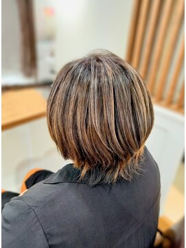 モアナ 逗子(MOANA) ミルクティーグレージュ白髪ぼかしマッシュウルフ