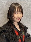 黒髪ミディアムウルフレイヤーハッシュカット前髪あり