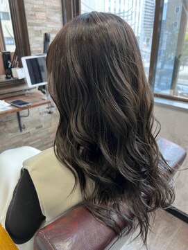 アトリエナガノ(atelier nagano) ニュアンスカラー/センターパート/ツヤ髪スタイル/ブルージュ