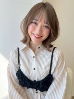 ユーフォリア エヌ 池袋サンシャイン通り店(Euphoria +n)&nbsp;グレージュ切りっぱなしボブ前髪ありミニボブミルクティベージュ