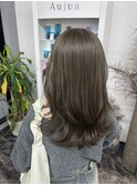 くすませ過ぎないベージュカラー