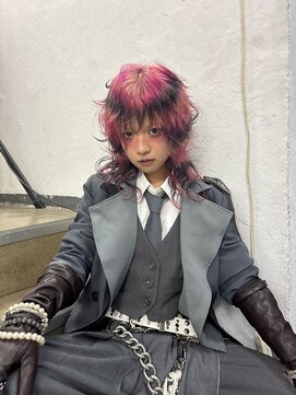 ブラックとピンクのボーダーデザインマレットヘア