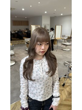 ヤテ(yate') 寒色ミルクティー×外巻きレイヤー