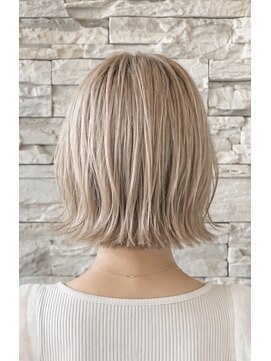 トータルビューティサロン シェリ(total beauty salon cheri) ハイトーン×切りっぱなしボブ
