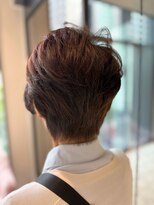 サロンイクエヤマザキ 文京(SALON IKUE YAMAZAKI)&nbsp;くびれショート パーマを使った毛流れスタイル