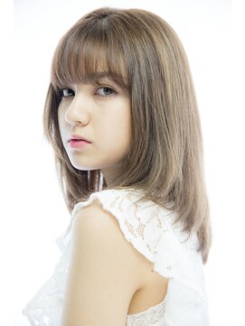 ビューティーアンドケアカロン(Beauty and Care CALON) ハイライトで立体感と艶を感じる潤いベージュ