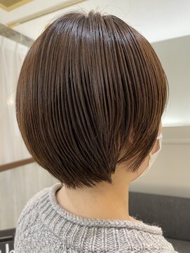 ユーリ(juli) 丸みショート