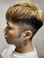 トンネルヘアー(Tunnel hair)&nbsp;フェード理容カット風ブリーチスタイル
