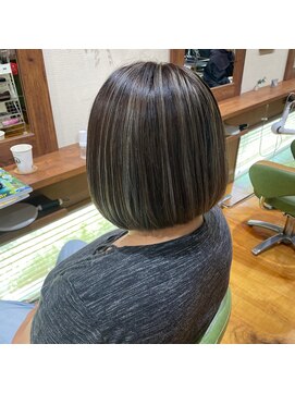 シャイタクター(SHY-takter) ハイライト×艶感ボブ