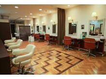 デサンジュ パリ 桑名(DESSANGE PARIS)の雰囲気（店内風景）