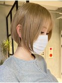 切りっぱなしボブピンクベージュミディアムボブダブルカラー