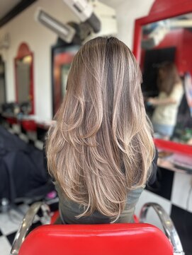 ロック フィールド 日本人離れした髪に。海外ノリブロンドレイヤーバレイヤージュ